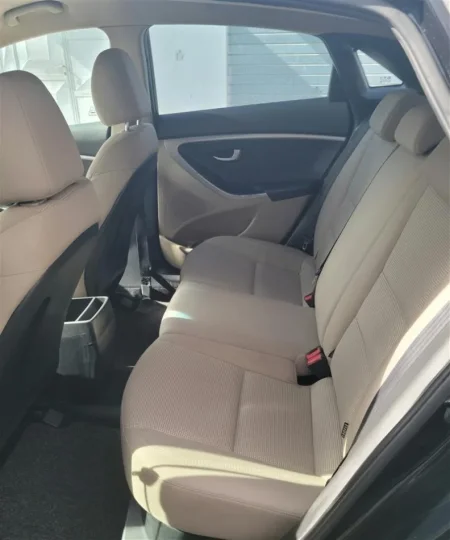 Tirane, shitet makine HYUNDAI i30 2013 1.6 NAFTE Nafte, e zeze manuale Kondicioner 200.000 km 6.000 €