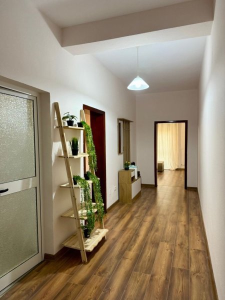 Tirane, jepet me qera apartament 1+1 Kati 4, 73 m² 700 € (Tek Rruga e Kavajes, prane xhamise Dine Hoxha,)