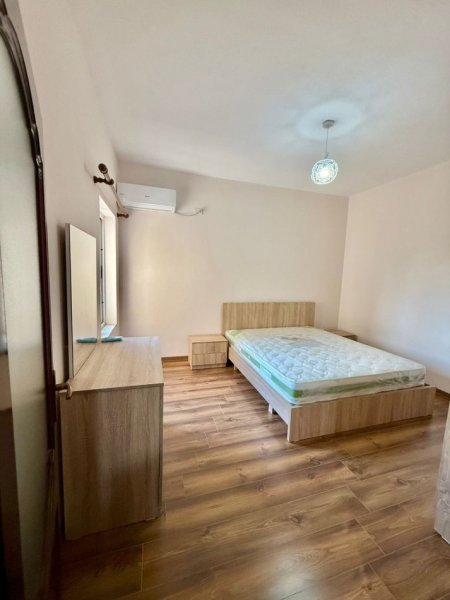 Tirane, jepet me qera apartament 1+1 Kati 4, 73 m² 700 € (Tek Rruga e Kavajes, prane xhamise Dine Hoxha,)