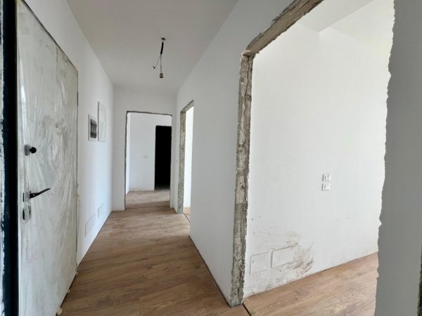 Tirane, shitet apartament 2+1+Ballkon Kati 5, 103 m² 350.000 € (Liqeni Artificial)