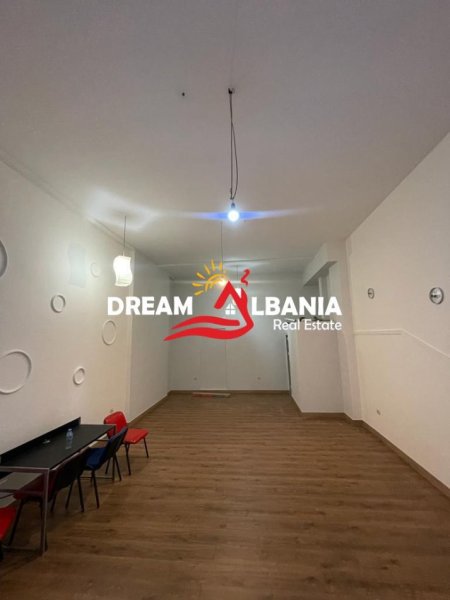 Tirane, jepet me qera zyre , 62 m² 350 € (Ish Parku)