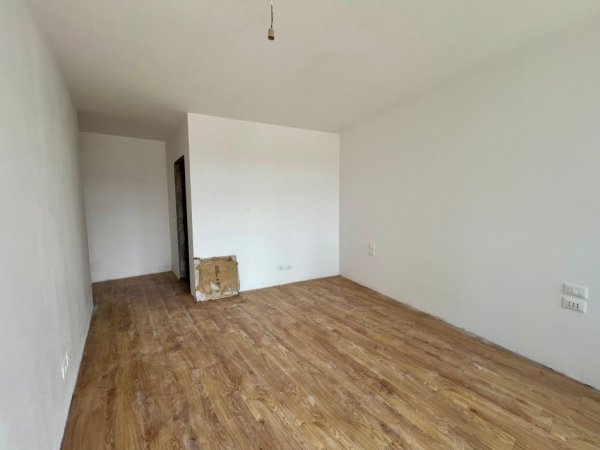 Tirane, shitet apartament 2+1+Ballkon Kati 5, 103 m² 350.000 € (Liqeni Artificial)