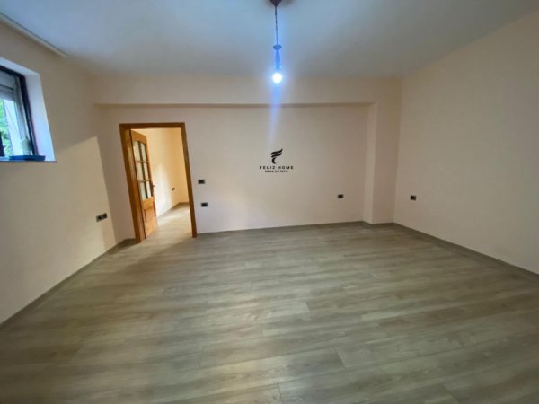 Tirane, jepet me qera zyre Kati 1, 65 m² 400 € (SABAUDIN GABRANI)