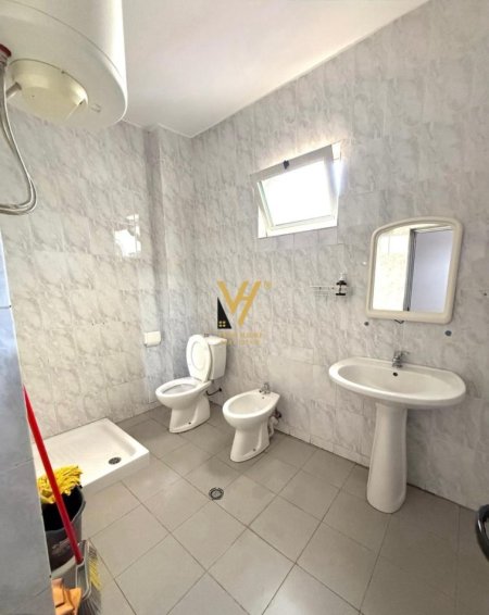 Tirane, jepet me qera apartament 1+1+Ballkon Kati 5, 73 m² 700 € (RRUGA E KAVAJES)