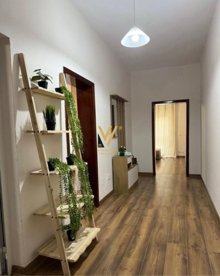Tirane, jepet me qera apartament 1+1+Ballkon Kati 5, 73 m² 700 € (RRUGA E KAVAJES)