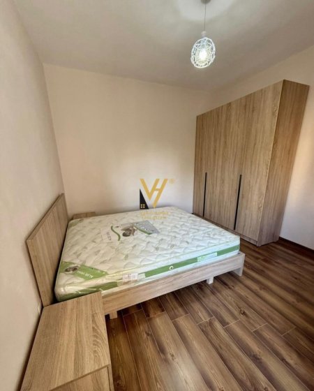 Tirane, jepet me qera apartament 1+1+Ballkon Kati 5, 73 m² 700 € (RRUGA E KAVAJES)