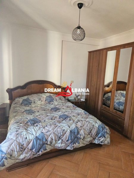 Tirane, jepet me qera apartament 2+1 , 110 m² 650 € (Rruga e Barrikadave)