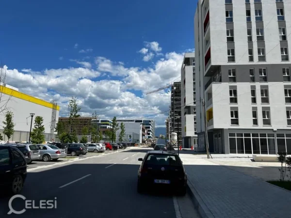 Tirane, shitet apartament 1+1+Ballkon Kati 4, 66 m² 65.000 € (Univers City)