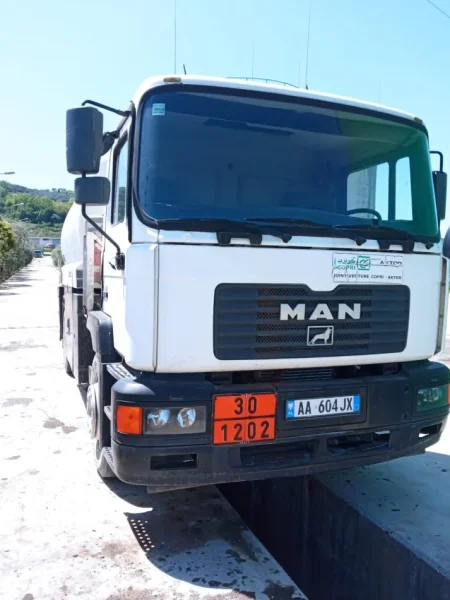 Tirane, Shes Autobot MAN Nafte, e bardhë, manuale. 20.000 € ME TVSH