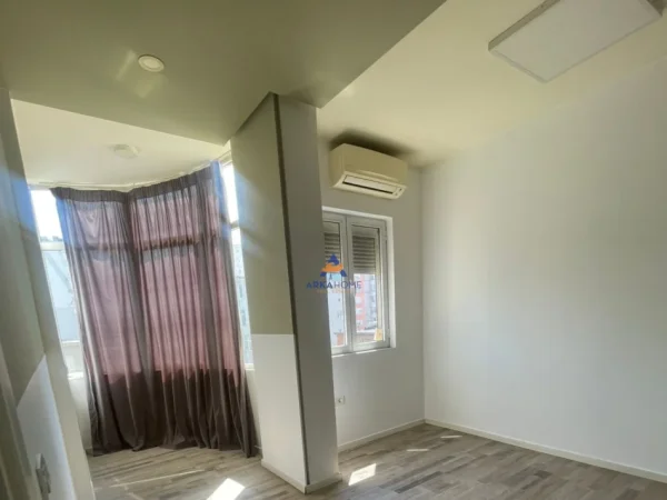 Tirane, jepet me qera zyre , 108 m² 150.000 € (NDODHET PRANE KRYQEZIMIT TE SHESHI WILSON)