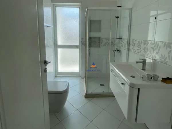 Tirane, jepet me qera zyre , 108 m² 150.000 € (NDODHET PRANE KRYQEZIMIT TE SHESHI WILSON)