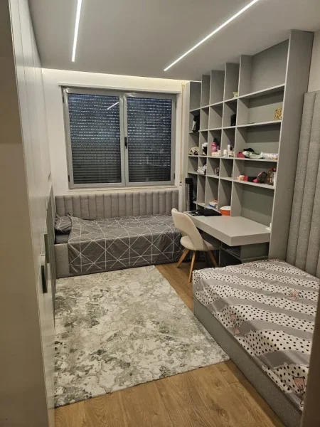 Tirane, jepet me qera apartament 2+1+Ballkon Kati 5, 100 m² 700 € (ASTIR)