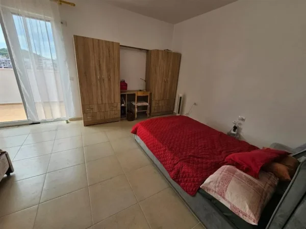 Tirane, jepet me qera apartament 2+1 Kati 6, 165 m² 500 € (prane OTP Bank)