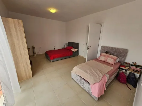 Tirane, jepet me qera apartament 2+1 Kati 6, 165 m² 500 € (prane OTP Bank)