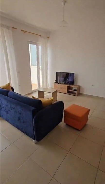 Tirane, jepet me qera apartament 2+1 Kati 6, 165 m² 500 € (prane OTP Bank)
