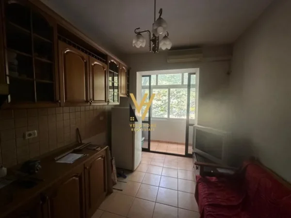Tirane, jepet me qera apartament 2+1+Ballkon Kati 2, 70 m² 520 € (VASIL SHANTO)