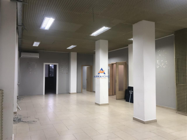 Tirane, jepet me qera , 350 m² 3.000 € (RRUGA PJETER BUDI)