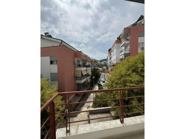Tirane, jepet me qera apartament 2+1 Kati 2, 71 m² 600 € 