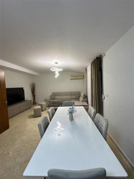 Tirane, jepet me qera apartament 2+1+Ballkon Kati 5, 140 m² 550 € (KODRA E PRIFTIT)
