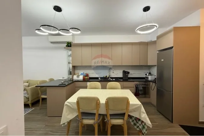 Tirane, jepet me qera apartament 2+1+Ballkon , 90 m² 650 € (Teodor Keko)