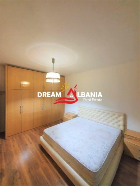Tirane, jepet me qera 3+1 , 120 m² 700 € (ne Zonen e 21 Dhjetorit prane Kompleksit Kontakt)