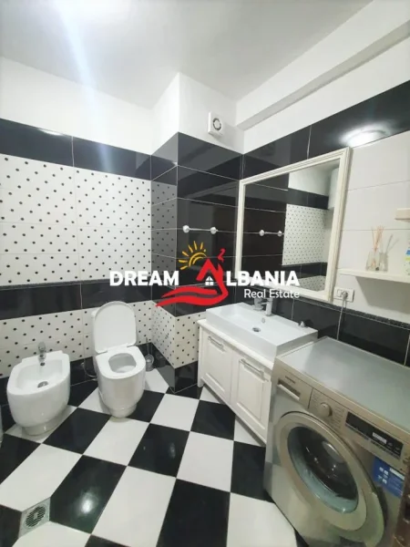 Tirane, jepet me qera 3+1 , 120 m² 800 € (ne Zonen e 21 Dhjetorit prane Kompleksit Kontakt)