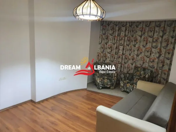 Tirane, jepet me qera 3+1 , 120 m² 800 € (ne Zonen e 21 Dhjetorit prane Kompleksit Kontakt)