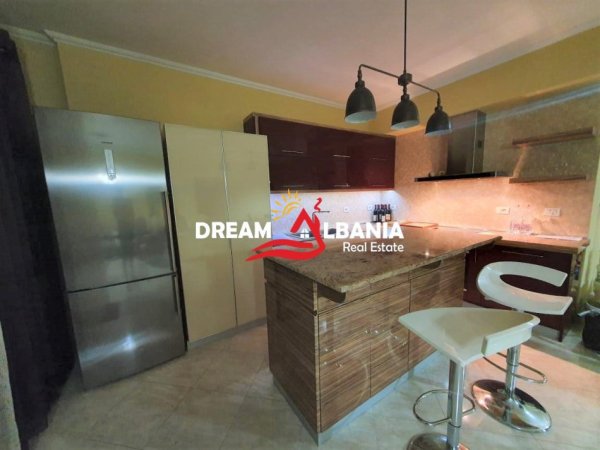Tirane, jepet me qera 3+1 , 120 m² 700 € (ne Zonen e 21 Dhjetorit prane Kompleksit Kontakt)