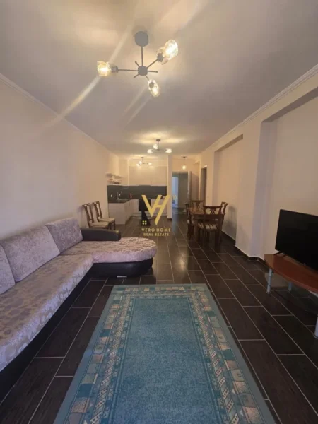 Tirane, jepet me qera apartament 2+1+Ballkon Kati 3, 120 m² 500 € (KOMBINAT)