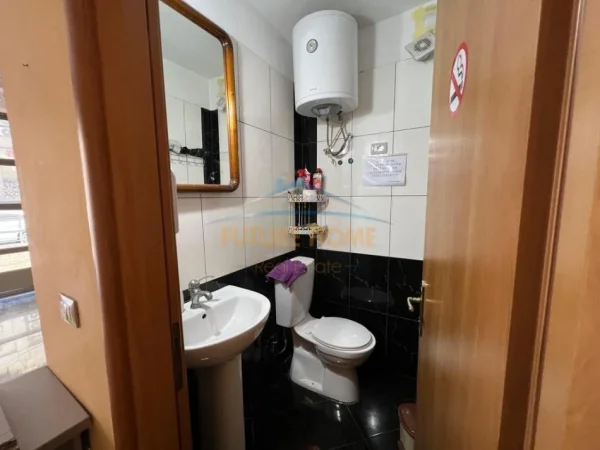 Tirane, jepet me qera ambjent biznesi Kati 0, 35 m² 450 € 