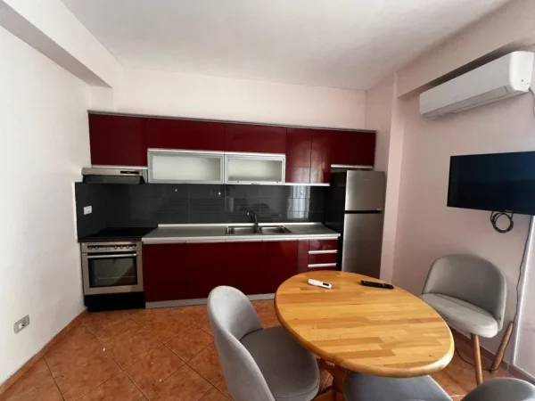 Tirane, jepet me qera apartament 1+1 Kati 5, 65 m² 500 € (Prane Delijorgjit)