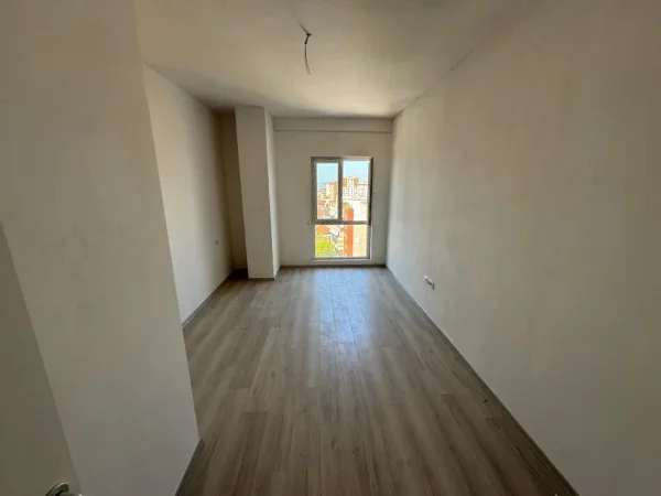 Tirane, jepet me qera zyre Kati 6, 150 m² 2.000 € 