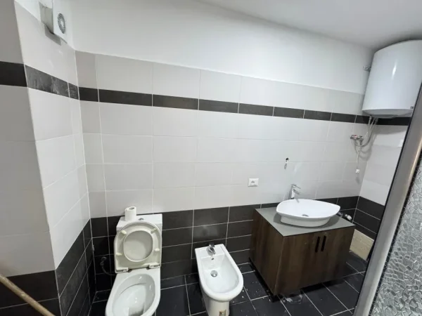 Tirane, jepet me qera apartament 2+1 Kati 3, 100 m² 140.000 € 