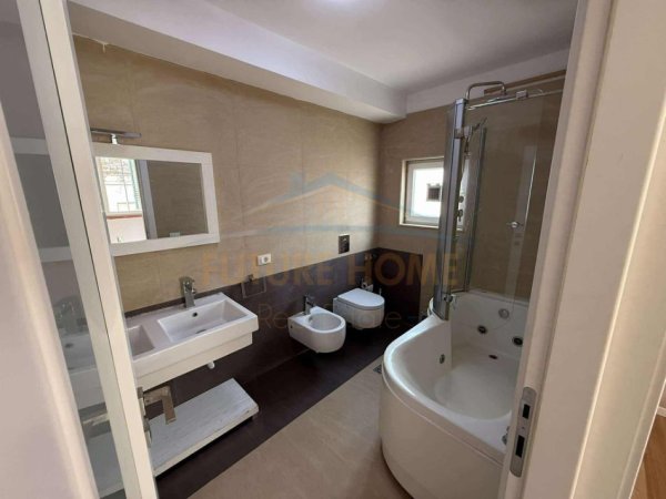 Tirane, jepet me qera apartament 2+1+Ballkon Kati 5, 135 m² 1.100 € (Kodra e Diellit)