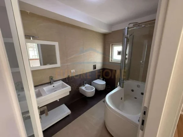 Tirane, jepet me qera apartament 2+1+Ballkon Kati 5, 135 m² 1.100 € (Kodra e Diellit)