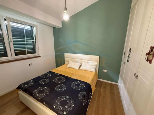 Tirane, jepet me qera apartament 2+1+Ballkon Kati 5, 135 m² 1.100 € (Kodra e Diellit)