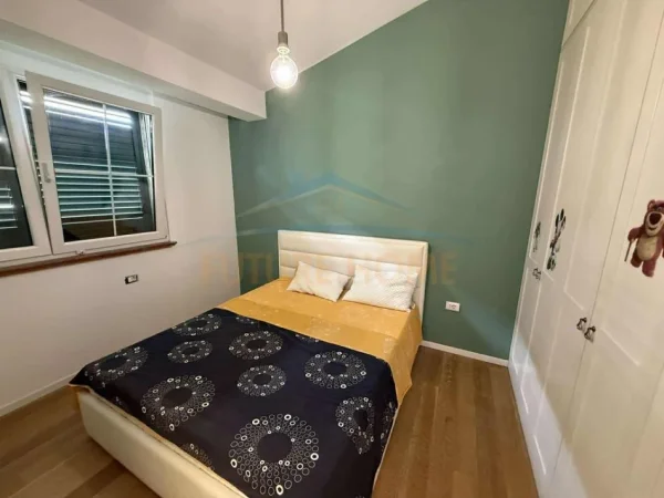 Tirane, jepet me qera apartament 2+1+Ballkon Kati 5, 135 m² 1.100 € (Kodra e Diellit)