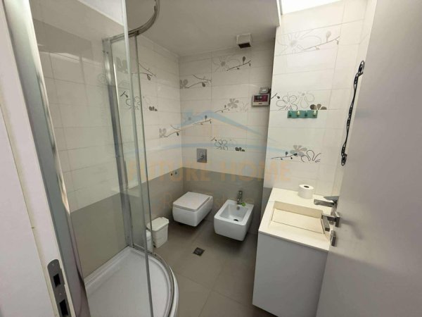 Tirane, jepet me qera apartament 2+1+Ballkon Kati 5, 135 m² 1.100 € (Kodra e Diellit)