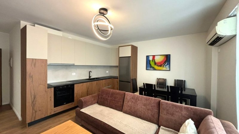 Jepet me Qira Ap 2+1 LUKS  ne 5 Maji  , pas Concordit, 650 €URO