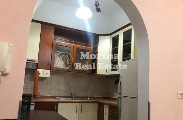 Tirane, jepet me qera apartament 2+1 Kati 1, 65 m² 250 € (Shkoze)
