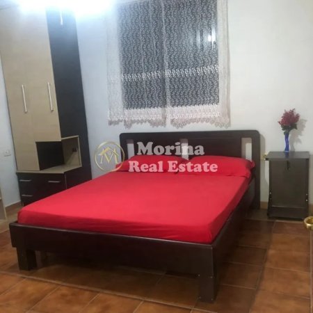Tirane, jepet me qera apartament 2+1 Kati 1, 65 m² 250 € (Shkoze)