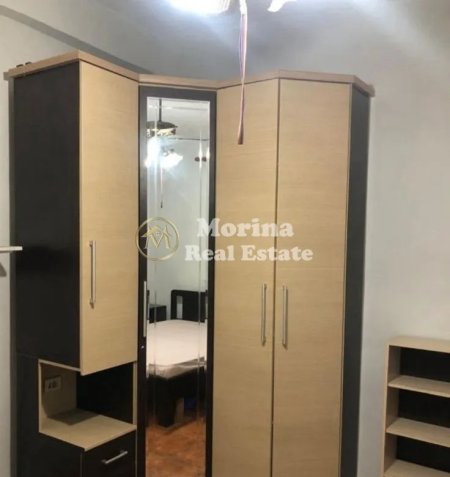 Tirane, jepet me qera apartament 2+1 Kati 1, 65 m² 250 € (Shkoze)