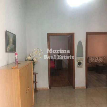 Tirane, jepet me qera apartament 2+1 Kati 1, 65 m² 250 € (Shkoze)