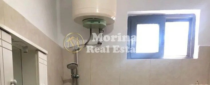 Tirane, jepet me qera apartament 2+1 Kati 1, 65 m² 250 € (Shkoze)