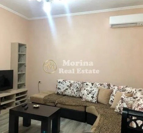 Tirane, jepet me qera apartament 2+1 Kati 1, 65 m² 250 € (Shkoze)