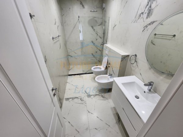 Tirane, jepet me qera apartament 2+1+Ballkon Kati 1, 126 m² 1.200 € 