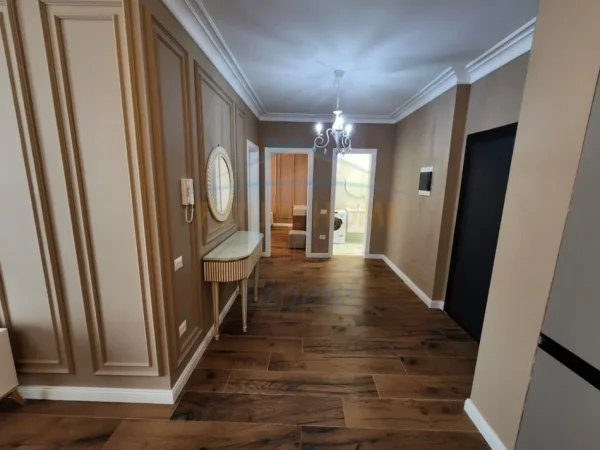 Tirane, jepet me qera apartament 2+1+Ballkon Kati 1, 126 m² 1.200 € 
