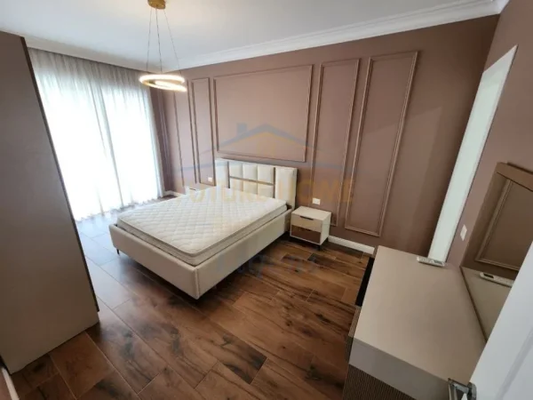 Tirane, jepet me qera apartament 2+1+Ballkon Kati 1, 126 m² 1.200 € 