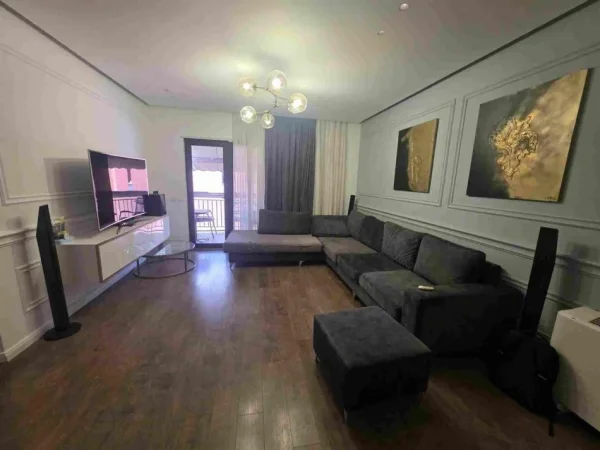 Tirane, jepet me qera apartament 2+1+Ballkon Kati 4, 115 m² 750 € (ASTIR)