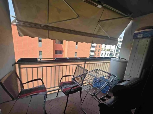 Tirane, jepet me qera apartament 2+1+Ballkon Kati 4, 115 m² 750 € (ASTIR)